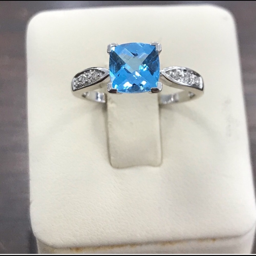 🎁14K white gold Blue Topaz and diamond ring